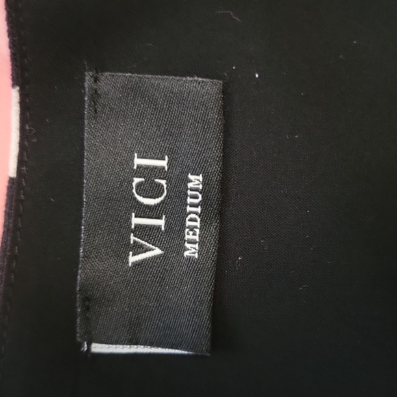 VICI B/W Crepe PolkaDot Blouse sz M - Picture 5 of 10